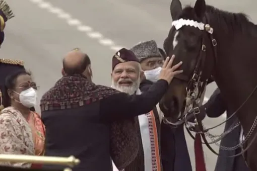 मोदी, कोविंद ने विराट को विदाई दी, राष्ट्रपति के अंगरक्षक के घोड़े, आर-डे परेड में