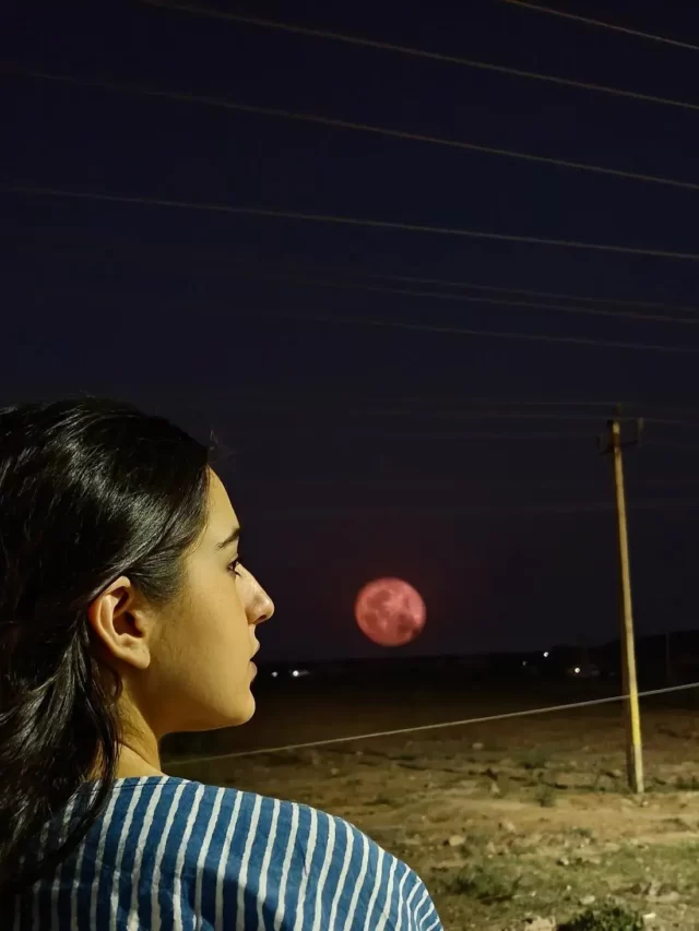 Sara Ali Khan Watching Purnima Moon Latest Pictures