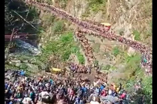 Char Dham Yatra Uttarakhand : में पहुंच रहे हैं बड़ी संख्या में तीर्थयात्री