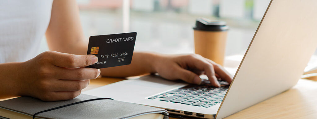 क्रेडिट उपयोग अनुपात को नियंत्रण में रखें . Credit Card 