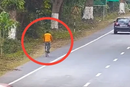 फैक्ट चेक: साइकिल सवार पर उछल रहे तेंदुए का वीडियो उत्तराखंड का नहीं .