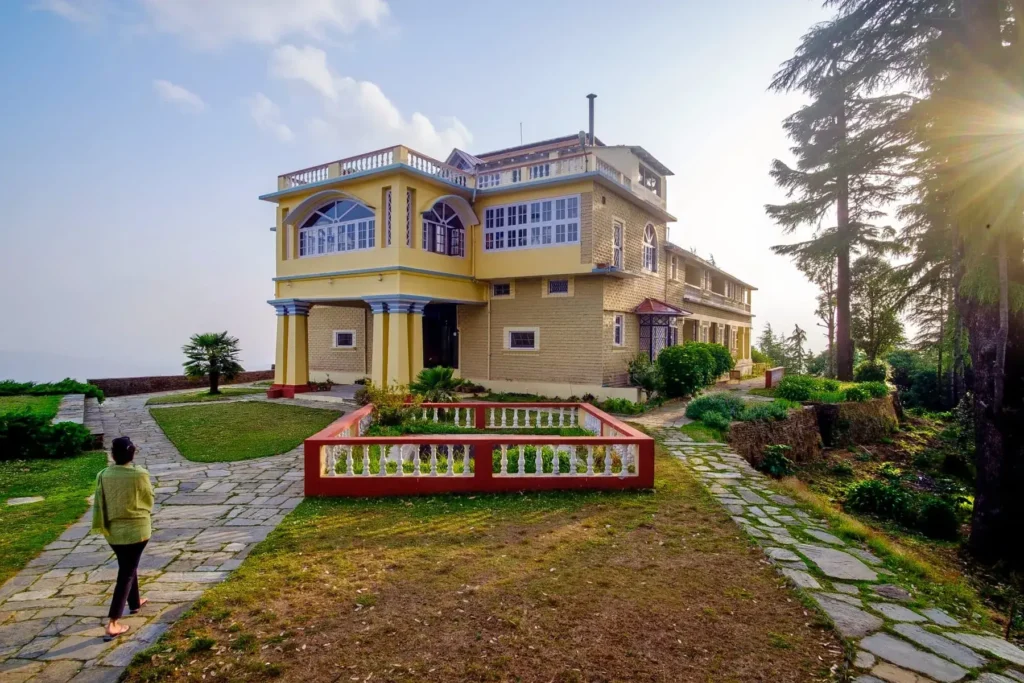 5 Places to Visit During Winters in Uttarakhand, Grand Oak Manor in Binsar ( बिनसारी में ग्रैंड ओक मनोर ).