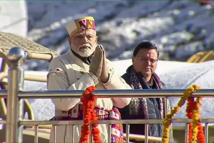 PM Modi Visit Uttarakhand Pictures. पीएम मोदी की उत्तराखंड आगमन की सुंदर तस्वीरें देखें .