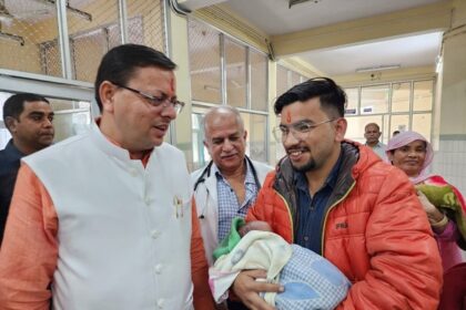 CM Pushkar Singh Dhami's surprise inspection of a hospital in Haldwani