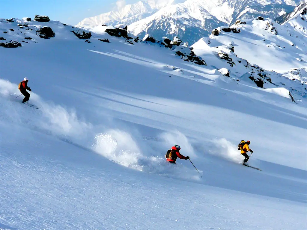 स्कीइंग(Skiing). 
