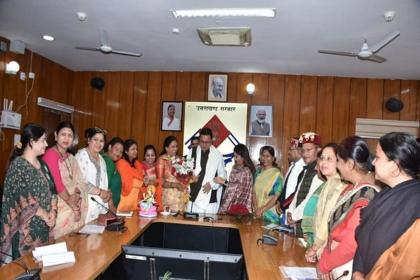 उत्तराखंड: बीजेपी महिला मोर्चा अध्यक्ष ने सीएम धामी से की मुलाकात; आरक्षण बिल पर 30 फीसदी आभार व्यक्त किया.