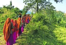 उत्तराखंड में ग्रामीण जीवन शैली में अभी भी महिलाओं के द्वारा घूंघट किया जाता है.