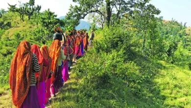 उत्तराखंड में ग्रामीण जीवन शैली में अभी भी महिलाओं के द्वारा घूंघट किया जाता है.