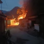 उत्तराखंड: चमोली के बाजार में लगी आग, काबू में; कोई हताहत नहीं।