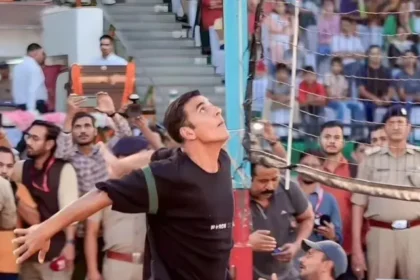 Viral Pictures : Akshay Kumar plays volleyball with Uttarakhand Police