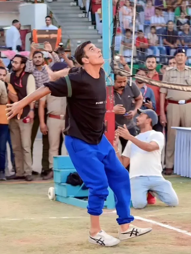 Viral Pictures : Akshay Kumar plays volleyball with Uttarakhand Police