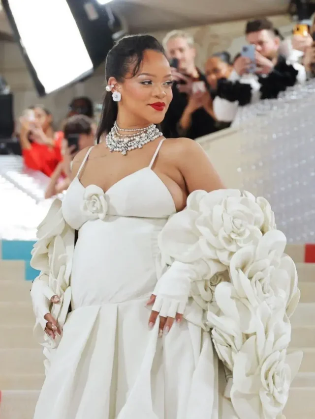 Rihanna at the #MetGala