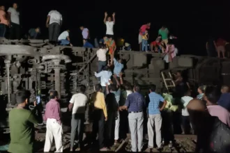 Coromandel Express train accident Odisha : कोरोमंडल एक्सप्रेस के पटरी से उतरने से 50 की मौत, 350 घायल...