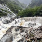 Uttarakhand Rain Alert : बाढ़ से बहा उत्तराखंड का पुल, सीमावर्ती गांवों से टूटा संपर्क..