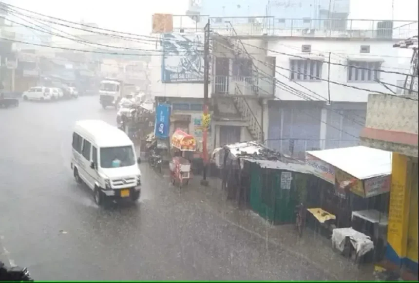 Uttarakhand Todays Weather : Yellow Alert जारी किया गया , देहरादून , टिहरी और पौड़ी में संभावनाएं हैं भारी बारिश होने की !