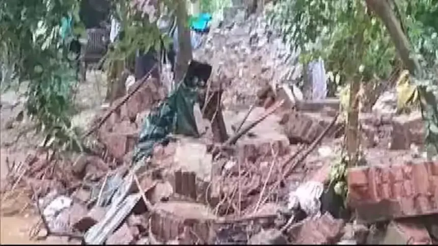 LandSlide News : उत्तराखंड में बारिश के कारण हुए भूस्खलन के कारण मकान ढहने से दो भाई-बहनों की मौत हो गई .