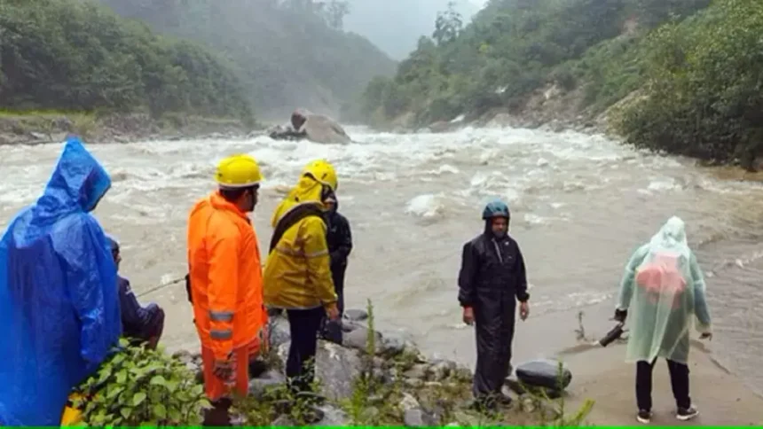 Uttarakhand Heavy Rain Alert : आईएमडी ने जारी किया 'रेड' अलर्ट, भूस्खलन और जलभराव की चेतावनी। विवरण..