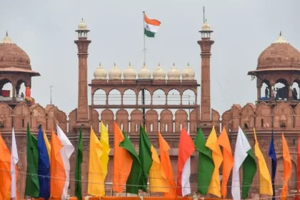 76th Independence Day : उत्तराखंड में केंद्र सरकार की योजनाओं के लाभार्थी विशेष स्वतंत्रता दिवस कार्यक्रम में भाग लेंगे.