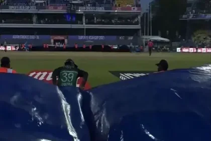 Fakhar Zaman's Selfless Act : Assisting Ground Staff during India-Pakistan Clash Disrupted by Rain.