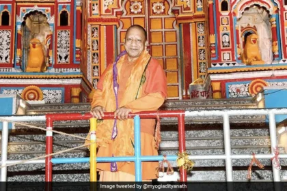 CM Yogi In Uttarakhand : योगी आदित्यनाथ ने बद्रीनाथ-केदारनाथ में की पूजा अर्चना.