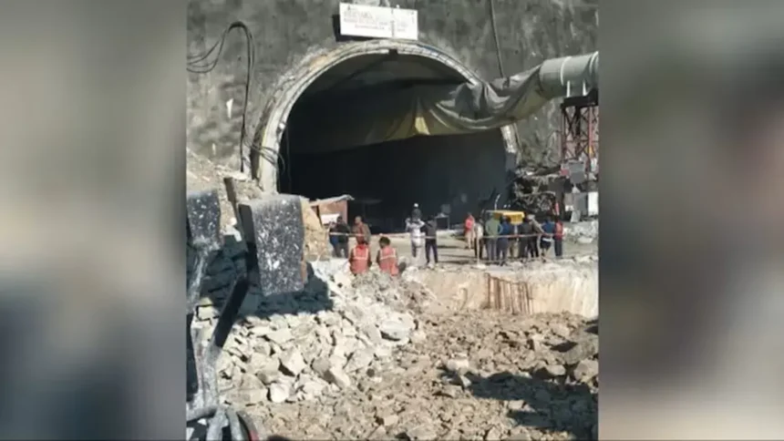 Tunnel Collapses in Uttarakhand : उत्तराखंड में निर्माणाधीन सुरंग ढहने से 40 मजदूर फंसे, बचाव कार्य जारी.