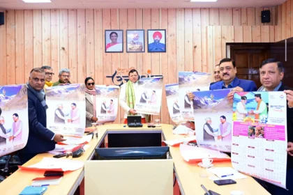 Uttarakhand : मुख्यमंत्री धामी ने वार्षिक कैलेंडर "सशक्त नेतृत्व, समृद्ध उत्तराखंड" का अनावरण किया।