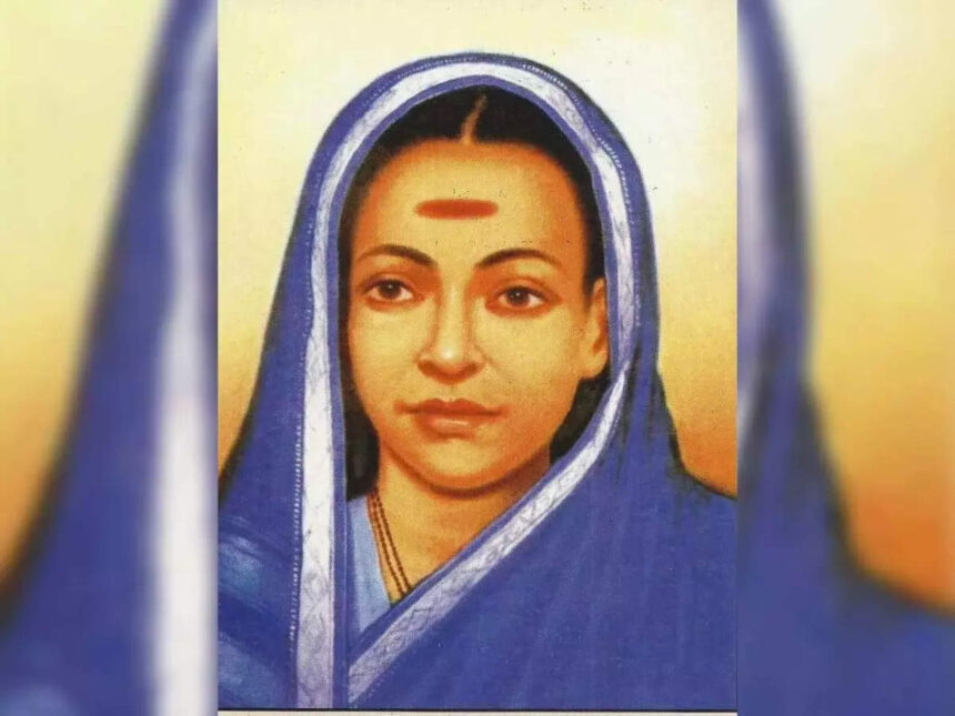 Savitribai Phule Biography in Hindi .