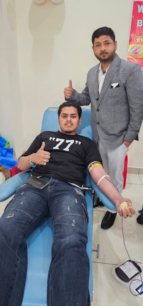 Blood Donation Camp Kankhal : तरुण अग्रवाल ने 41 ,अनुभव यादव ने 25 ,निकुंज शर्मा ने 10 वी बार स्वैच्छिक रक्तदान किया.