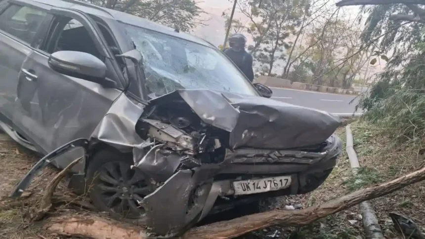 Uttarakhand News टिहरी में भीषण कार दुर्घटना ने ड्राइवर की जान ले ली।