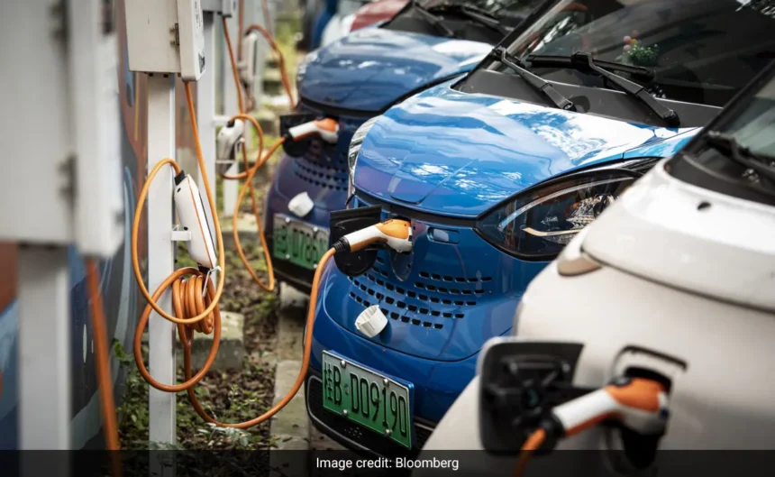 अध्ययन में दावा किया गया है कि इलेक्ट्रिक वाहन पेट्रोल और डीजल कारों की तुलना में अधिक प्रदूषण फैलाते हैं।