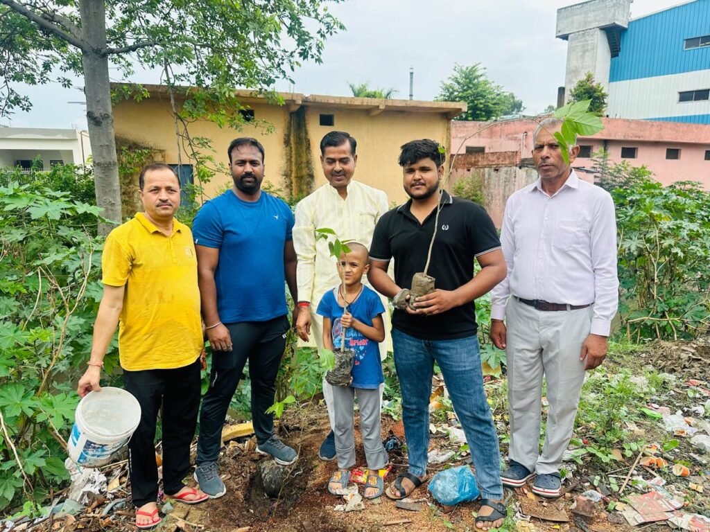 हरिद्वार में वृक्षारोपण अभियान 'एक वृक्ष मां के नाम' मैं विधायक आदेश चौहान ने प्रतिभा भाग लिया।