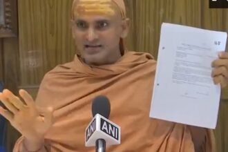 स्वामी गोविंदानंद ने अविमुक्तेश्वरानंद पर शंकराचार्य की अवैध उपाधि का आरोप लगाया.