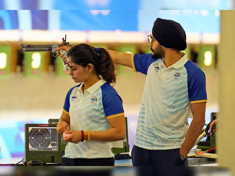 Manu Bhaker and Sarabjot Singh ने रचा इतिहास, निशानेबाजी में जीता कांस्य पदक.