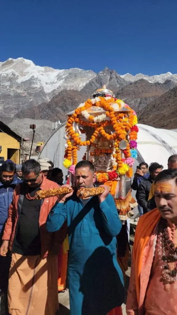 Kedarnath Dham : केदारनाथ धाम शीतकाल के लिए बंद ,हजारों श्रद्धालुओं ने किया इस वर्ष दर्शन।