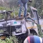 Bhimtal Bus Accident : कार को बचाने के प्रयास में 150 फीट गहरी खाई में गिरी बस, चार की मौत.