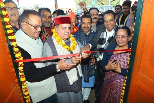 देहरादून: भाजपा मेयर प्रत्याशी सौरभ थपलियाल के चुनाव कार्यालय का शुभारंभ.